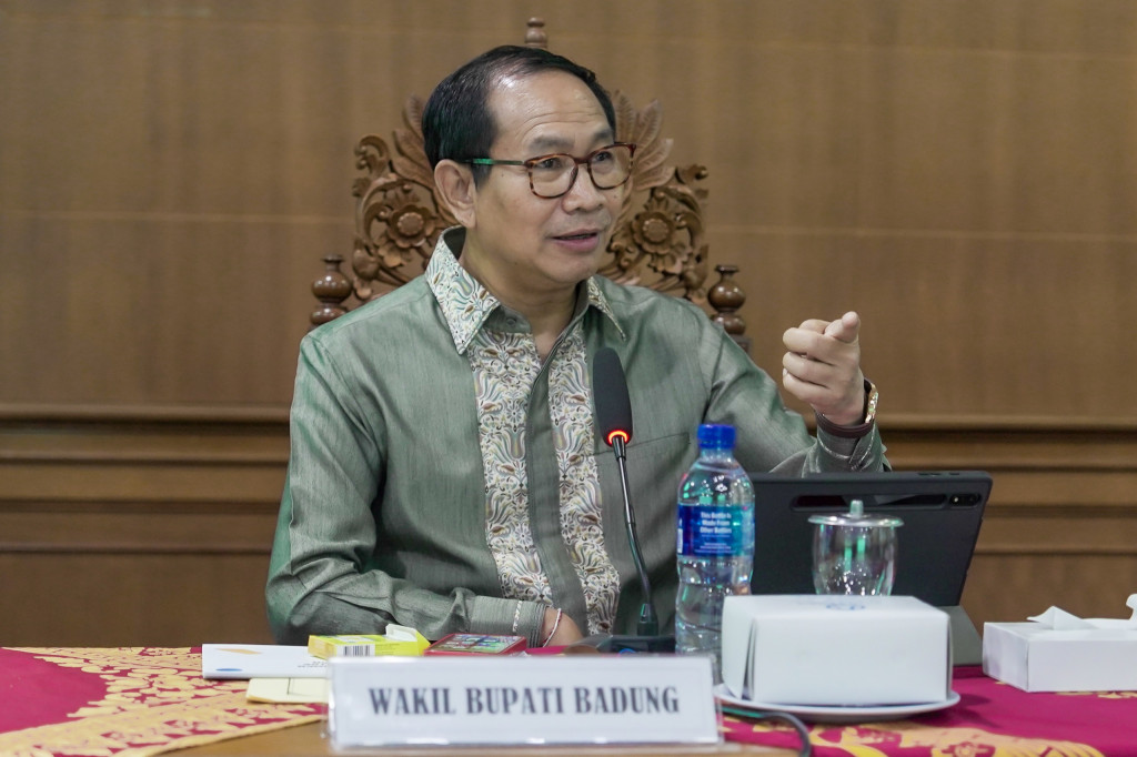 Wabup Suiasa Pimpin Rapat Koordinasi MCP Badung Triwulan II Tahun 2024